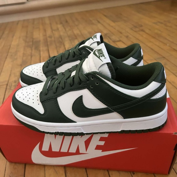 Dark green dunks size 5.5 youth - Picture 1 of 5